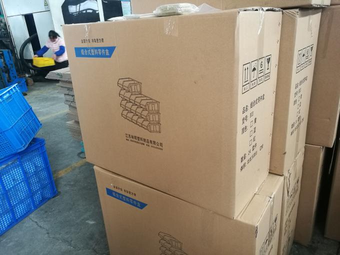 Toneles plásticos derechos resistentes, compartimientos de