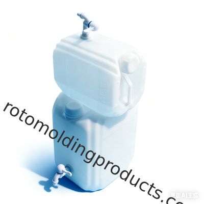 Bidón de plástico de 15 litros con asa moldeada para facilitar el manejo y el almacenamiento duradero de agua