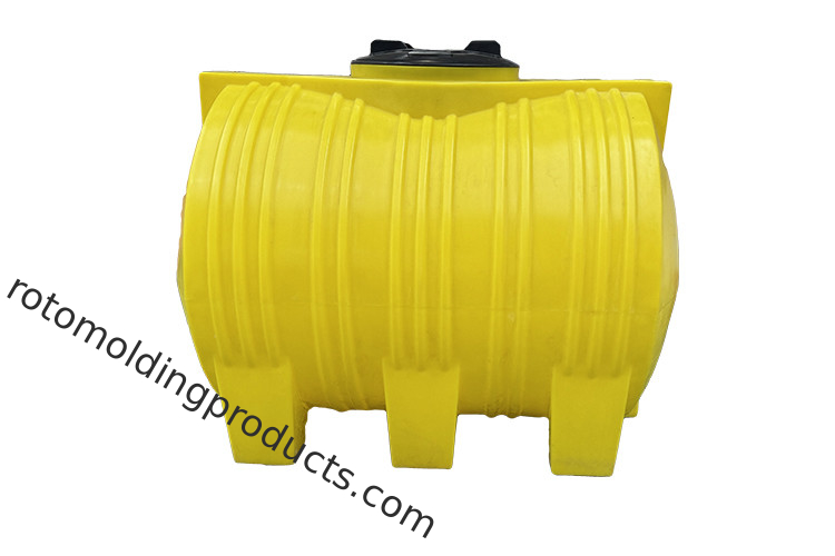 Tanques de almacenamiento de agua de 500L de pie libre, elípticos horizontales y rotomoldados a medida para la recolección de agua de lluvia